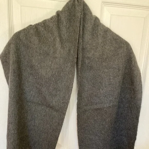 Marelli Italy Italian Dark Gray Tasseled Tassels Cashmere Scarf Wrap Shawl NWOT - Picture 2 of 3